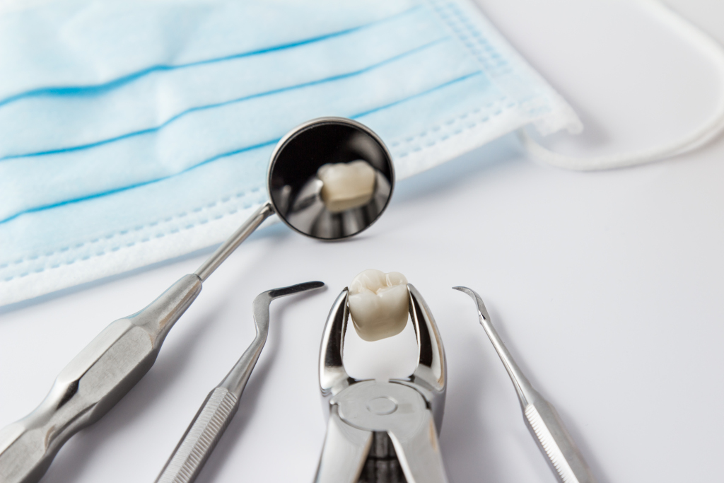 Tooth extraction concept Атипове видалення зуба